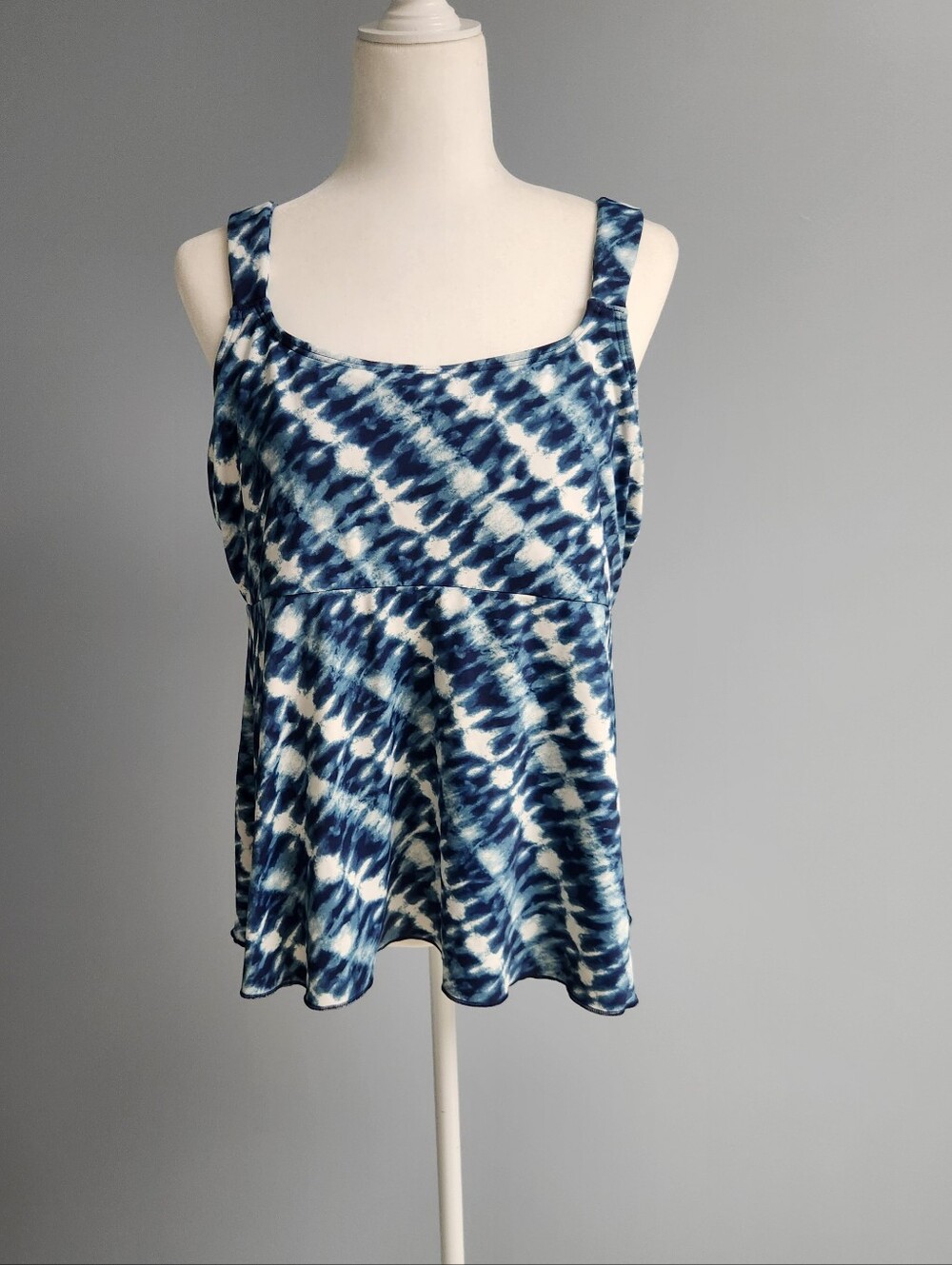 Lands' End Blue and White Tie-Dye Square Neck Tankini Top